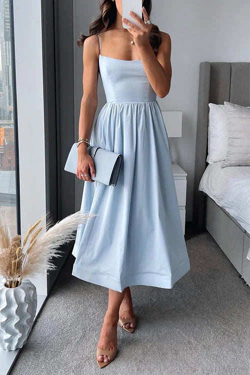 Evelina - Minimalist Midi Dress